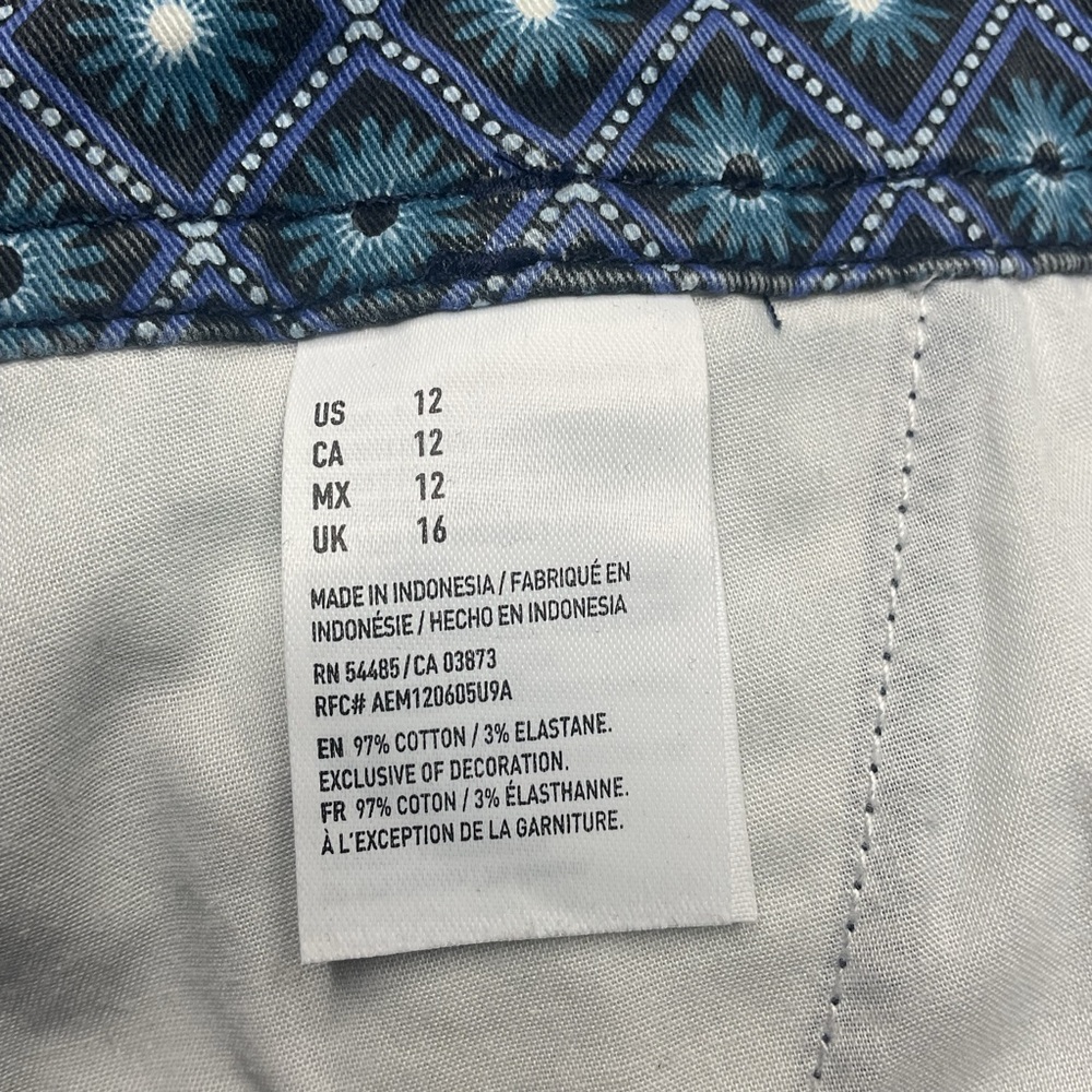 American Eagle Patterned Stretch Shorts Blue Geom… - image 6